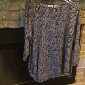 Quarter sleeve black and beige with flower print.